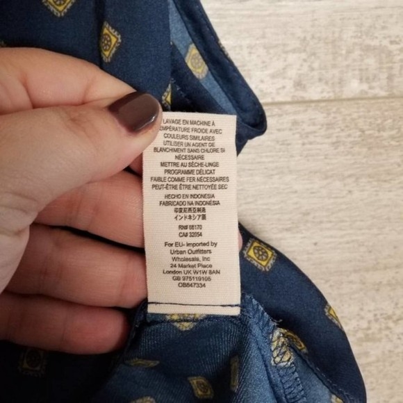 Free People Mornings In Marrakesh Diamond Print V-Neck Tie Waist Hi-Low Top Blue - Picture 7 of 8